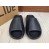 Yeezy Slides 'Onyx'